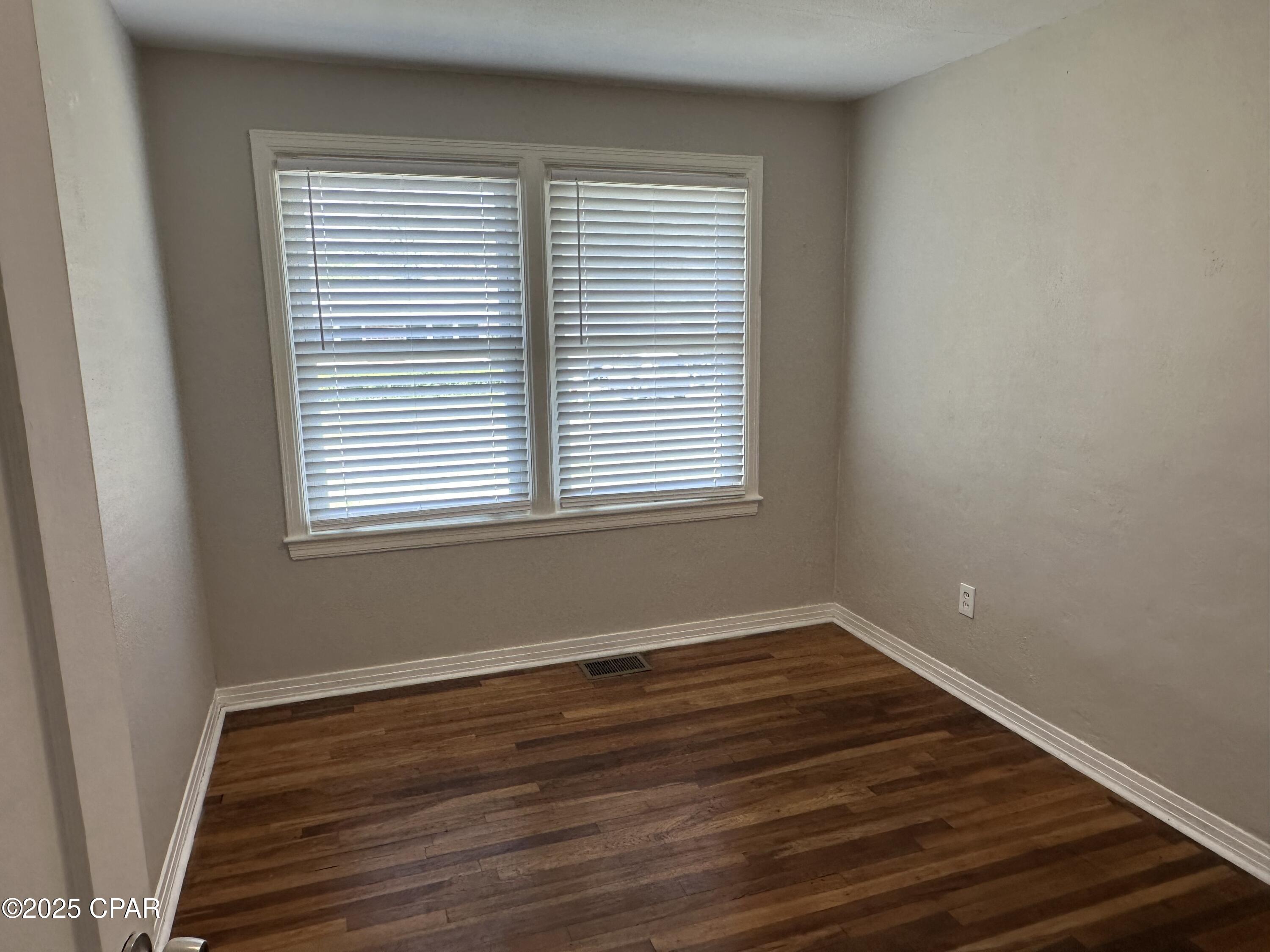 Image 43 For 102 Cove Avenue