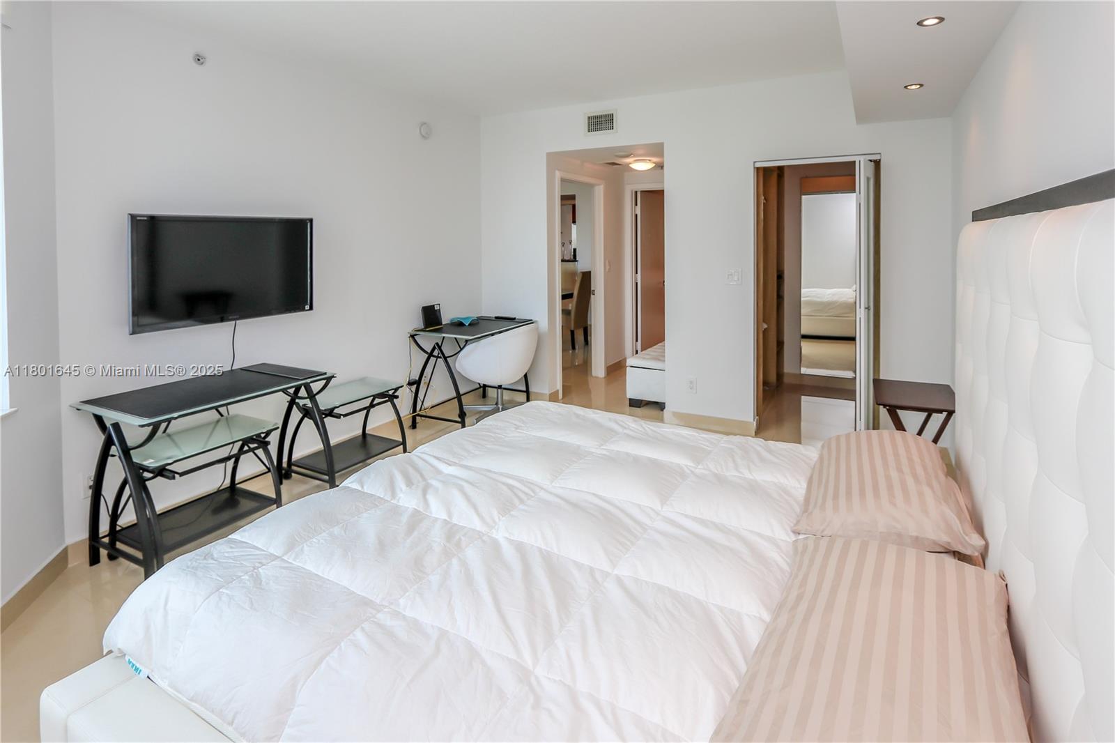335 S Biscayne Blvd #807, Miami FL 33131