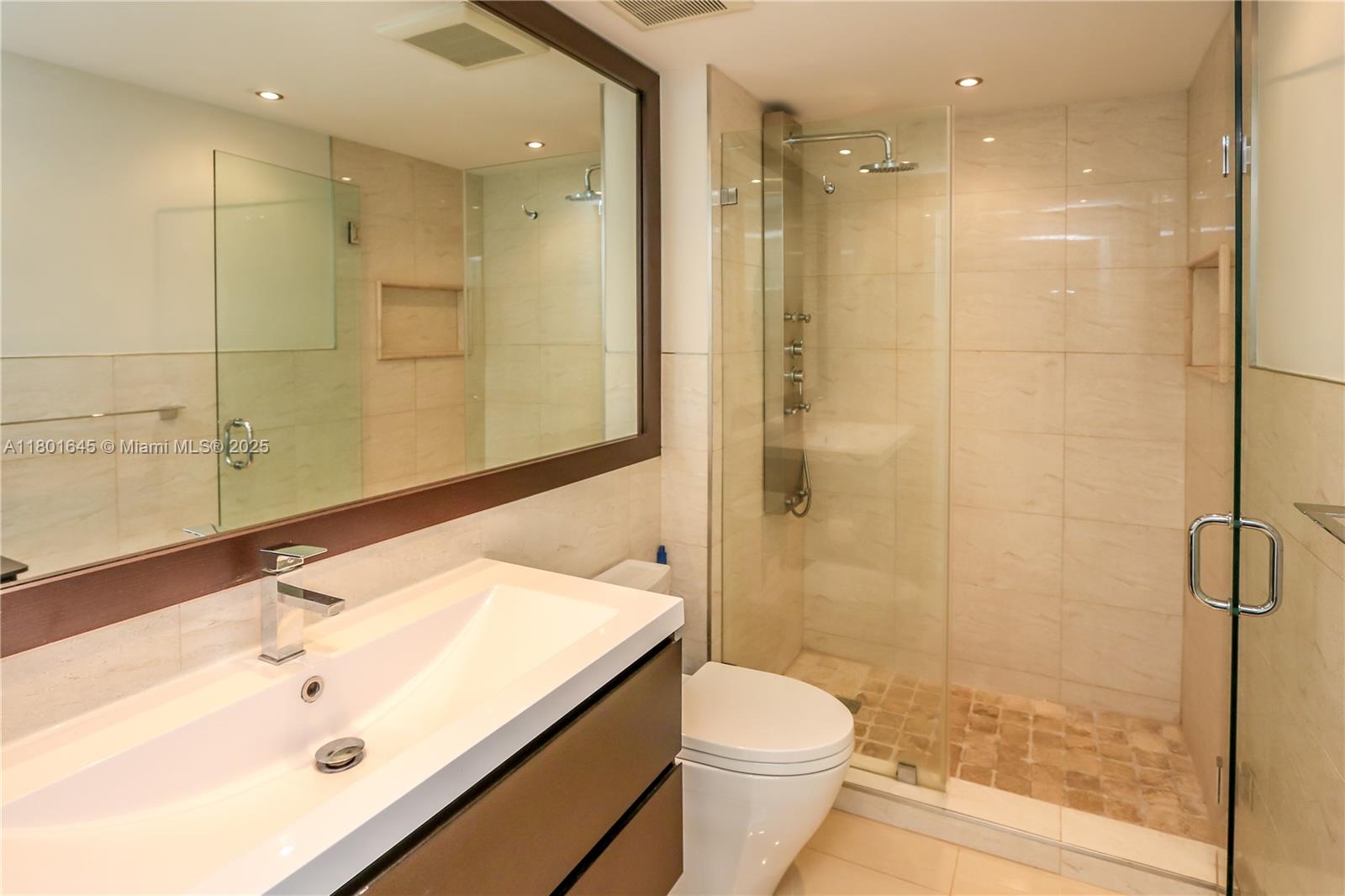 335 S Biscayne Blvd #807, Miami FL 33131
