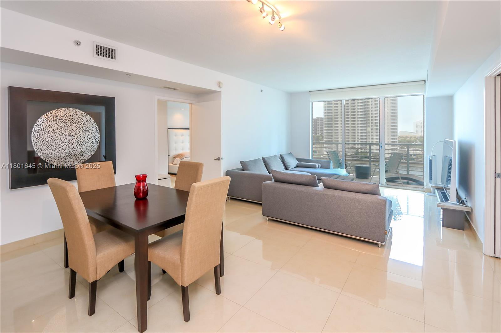335 S Biscayne Blvd #807, Miami FL 33131