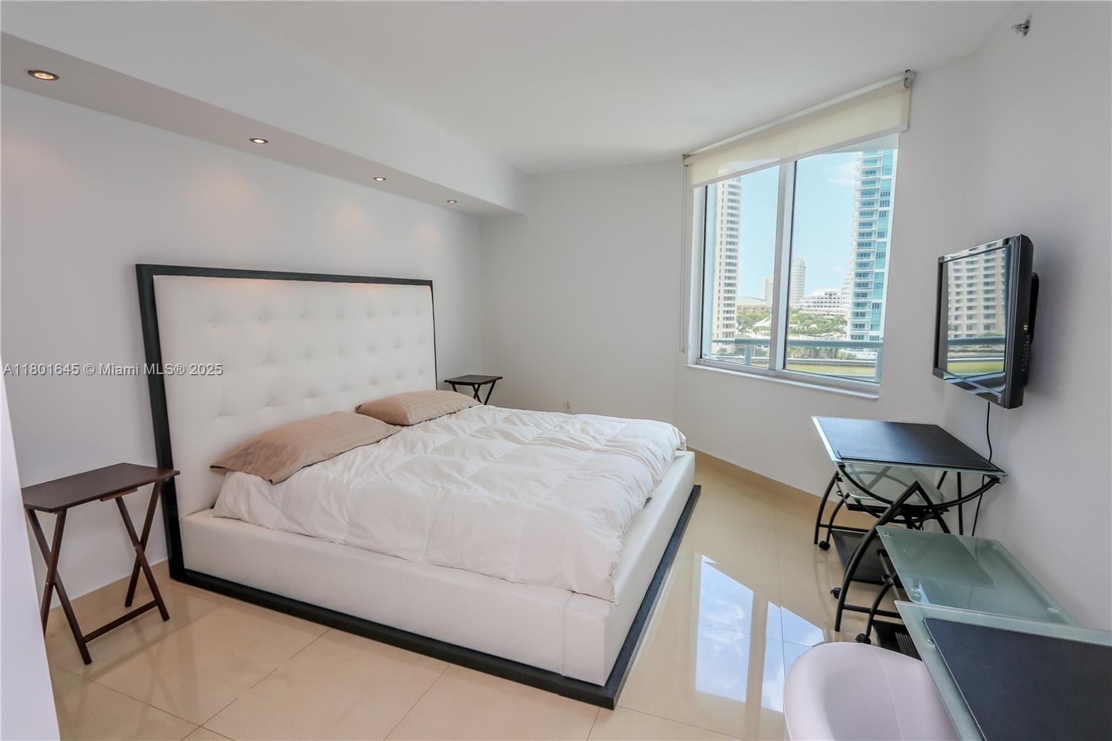 335 S Biscayne Blvd #807, Miami FL 33131