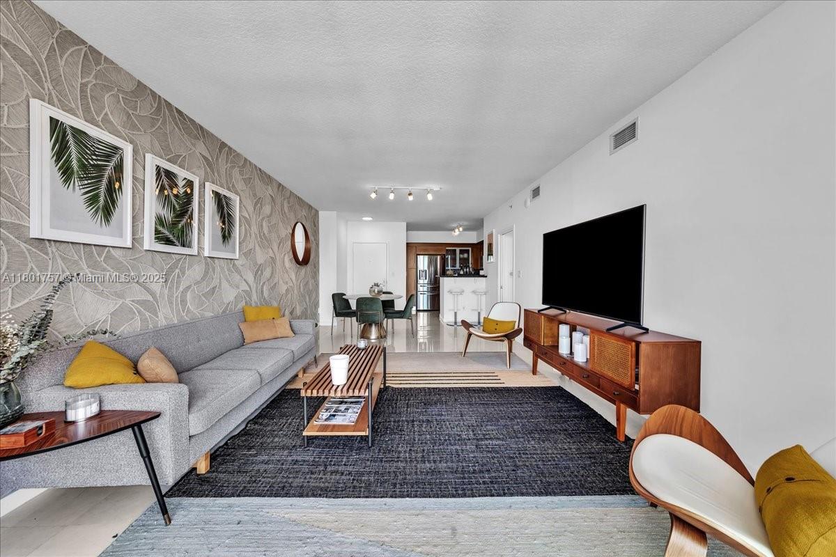 335 S Biscayne Blvd #4000, Miami FL 33131