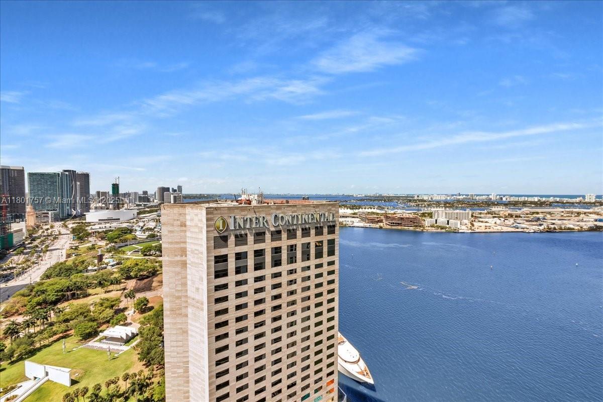 335 S Biscayne Blvd #4000, Miami FL 33131