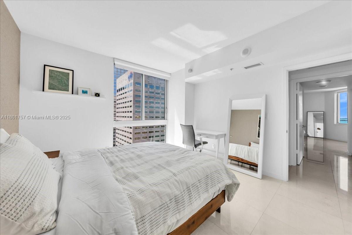 335 S Biscayne Blvd #4000, Miami FL 33131