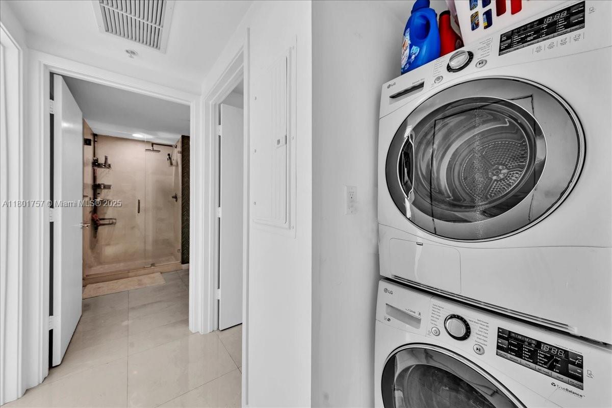 335 S Biscayne Blvd #4000, Miami FL 33131
