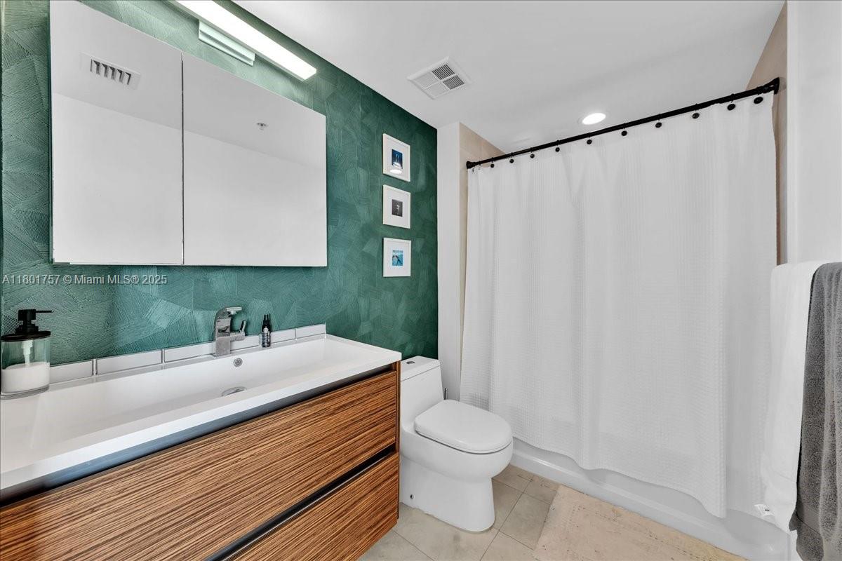 335 S Biscayne Blvd #4000, Miami FL 33131