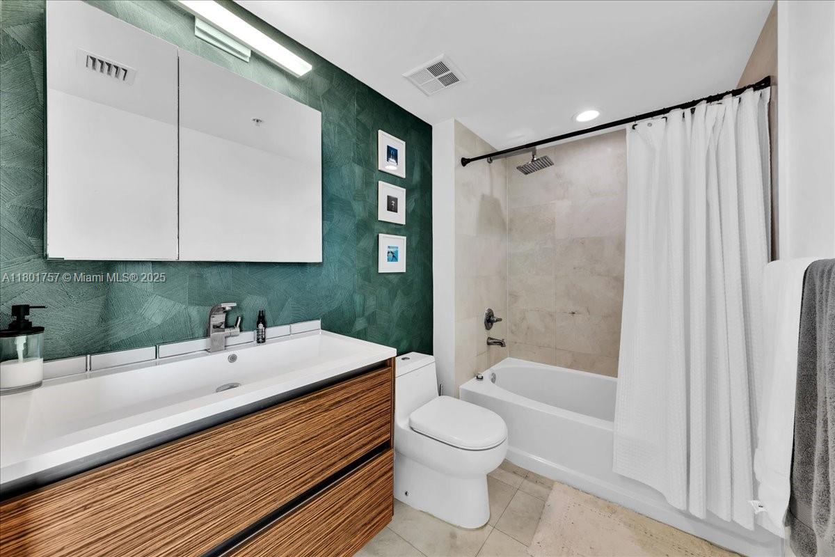 335 S Biscayne Blvd #4000, Miami FL 33131