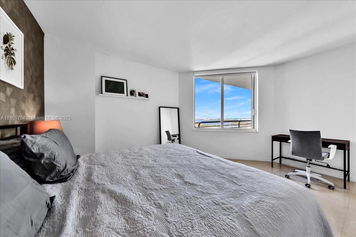 335 S Biscayne Blvd #4000, Miami FL 33131