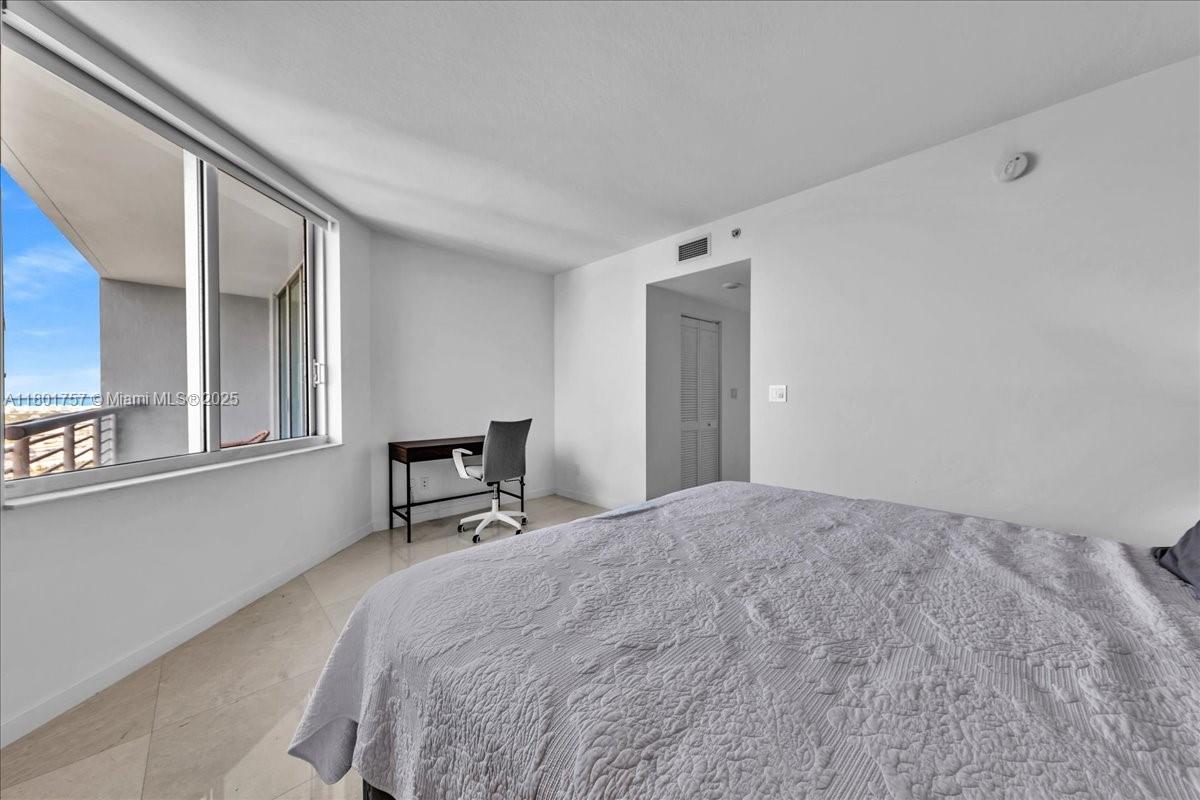 335 S Biscayne Blvd #4000, Miami FL 33131
