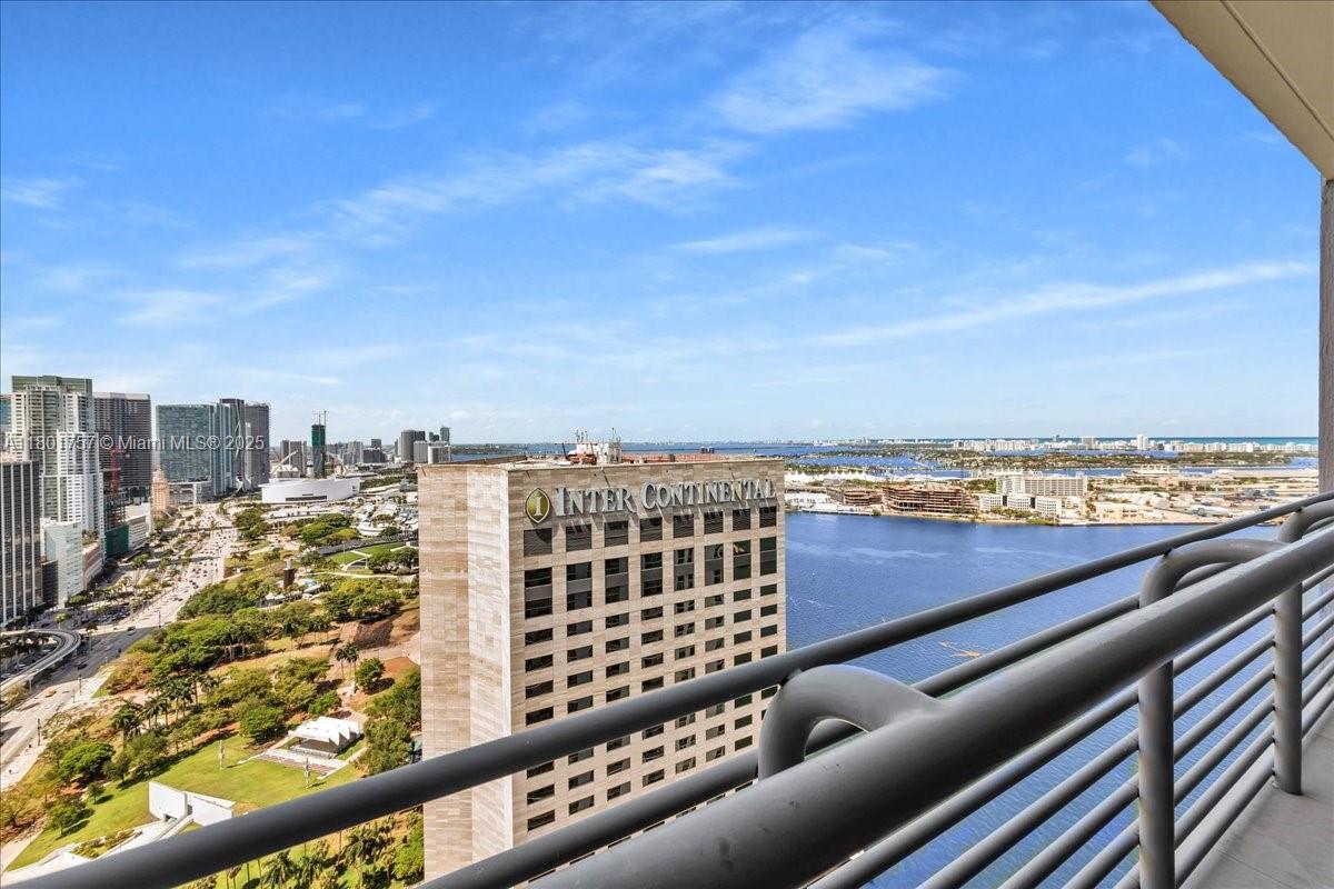 335 S Biscayne Blvd #4000, Miami FL 33131