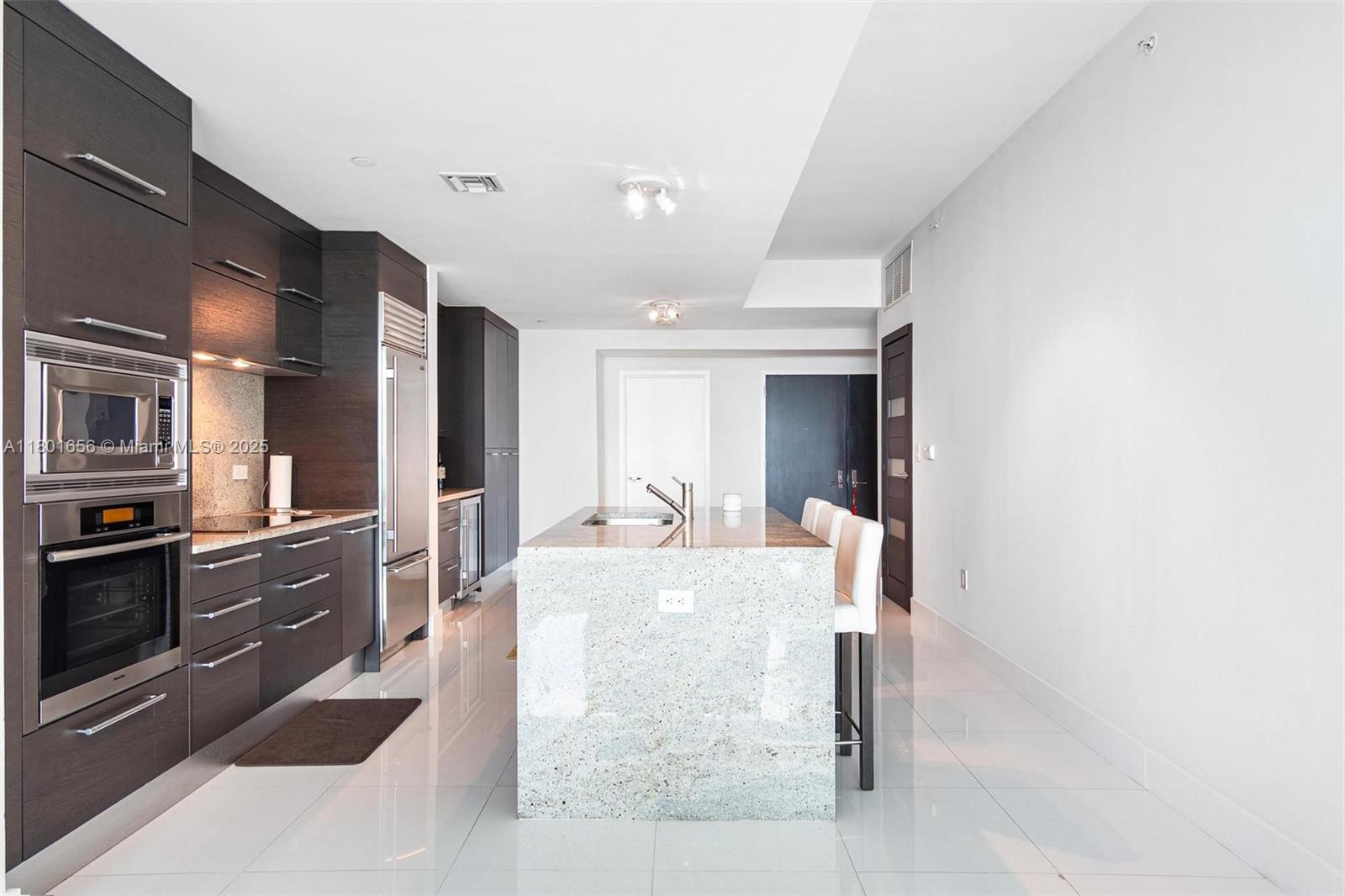 900 Biscayne Blvd #2208, Miami FL 33132