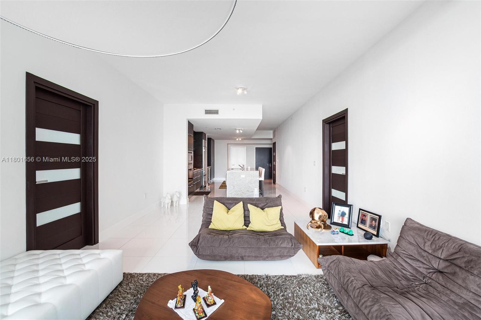 900 Biscayne Blvd #2208, Miami FL 33132