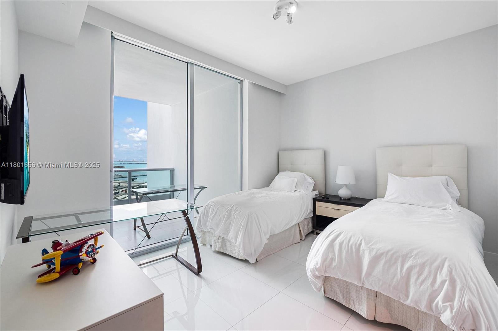 900 Biscayne Blvd #2208, Miami FL 33132