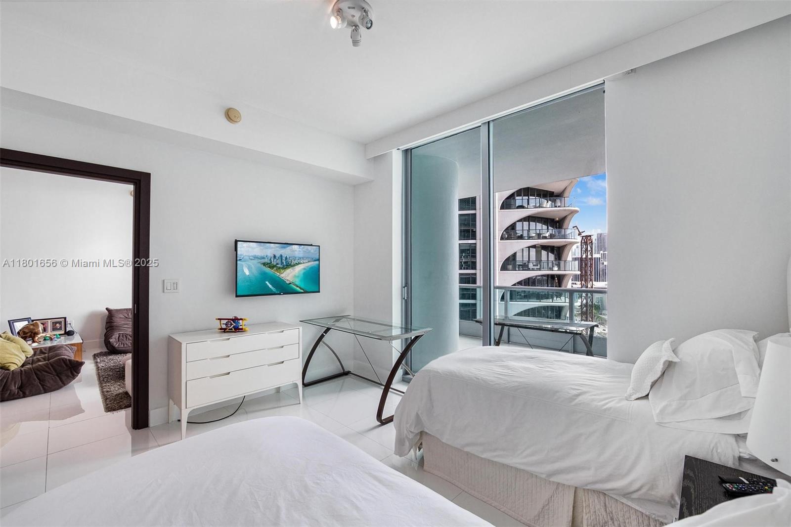 900 Biscayne Blvd #2208, Miami FL 33132