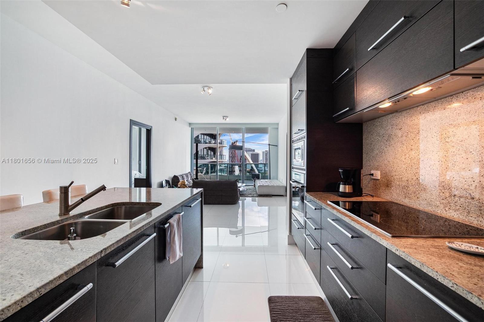 900 Biscayne Blvd #2208, Miami FL 33132