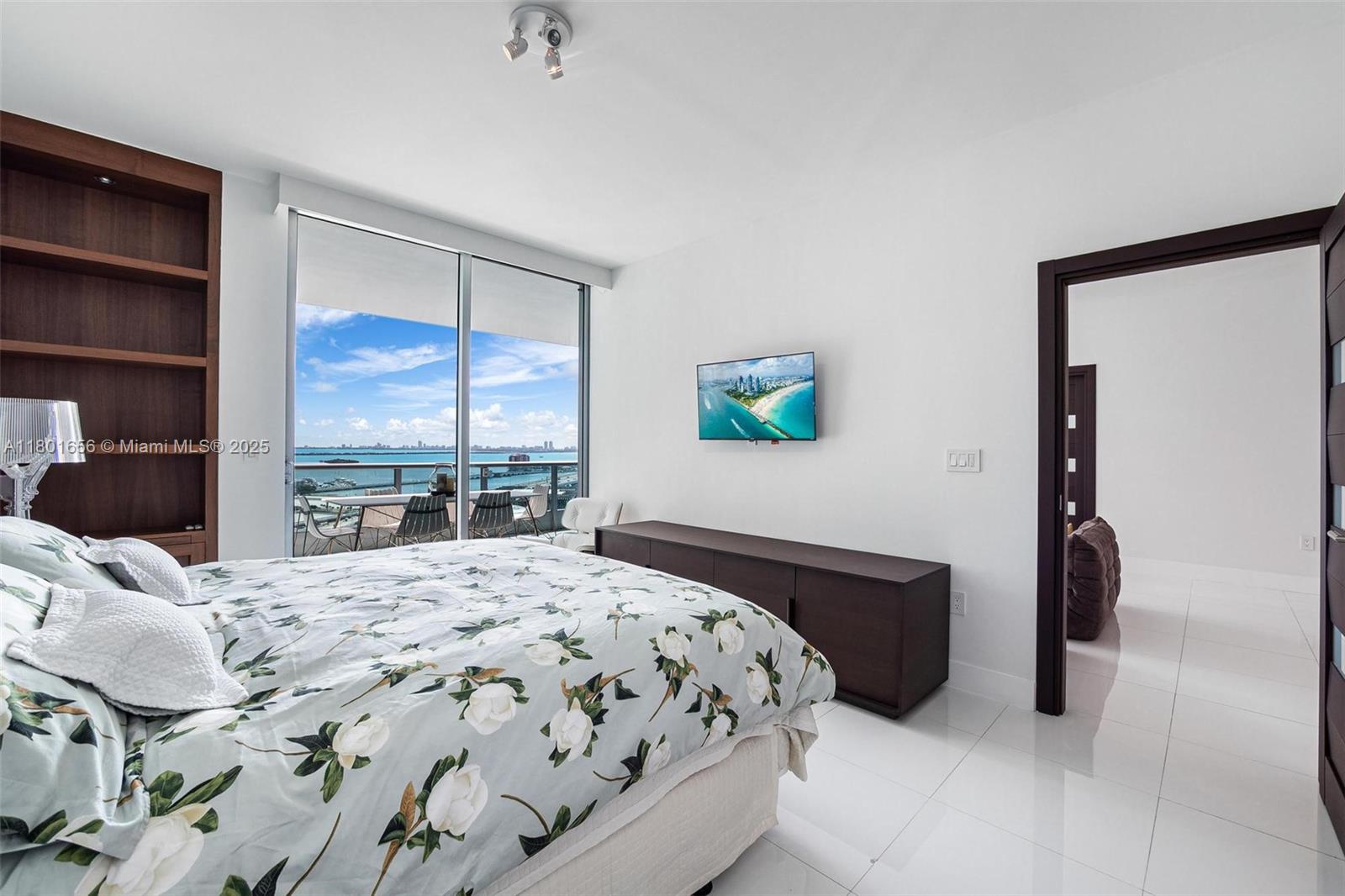 900 Biscayne Blvd #2208, Miami FL 33132