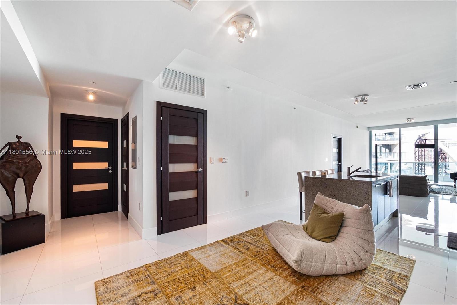 900 Biscayne Blvd #2208, Miami FL 33132