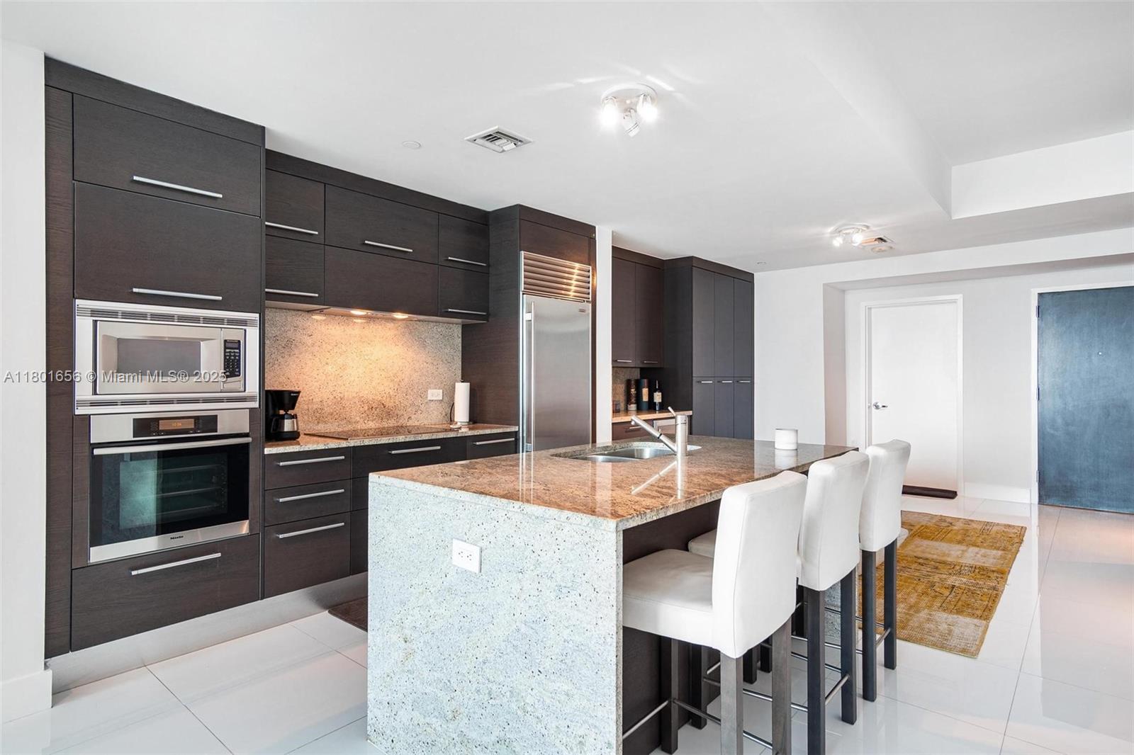 900 Biscayne Blvd #2208, Miami FL 33132