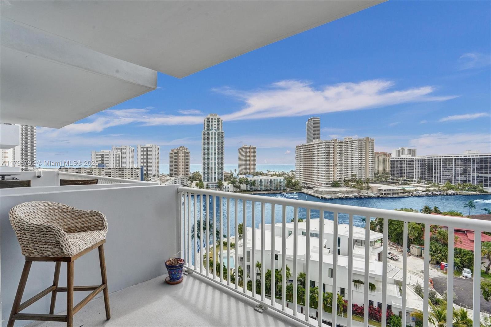 137 Golden Isles Dr #1105, Hallandale Beach, Florida image 10