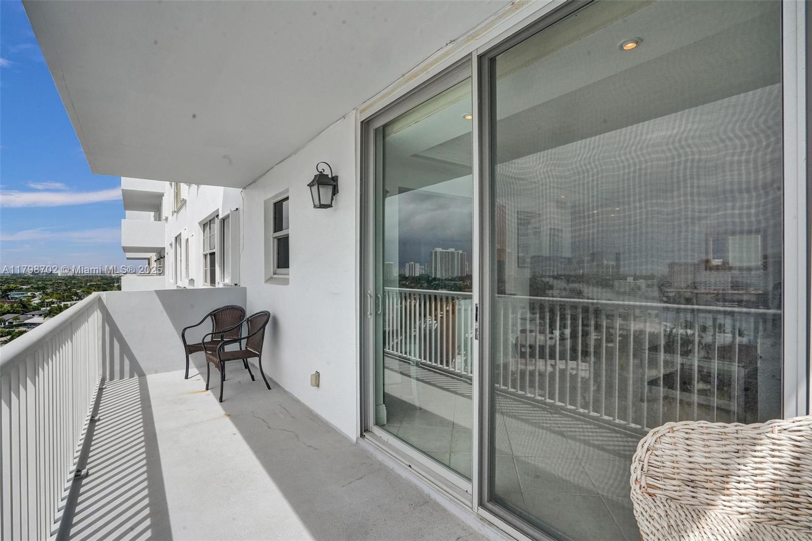 137 Golden Isles Dr #1105, Hallandale Beach, Florida image 12