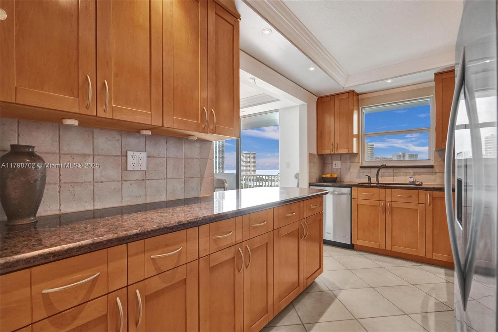 137 Golden Isles Dr #1105, Hallandale Beach, Florida image 22