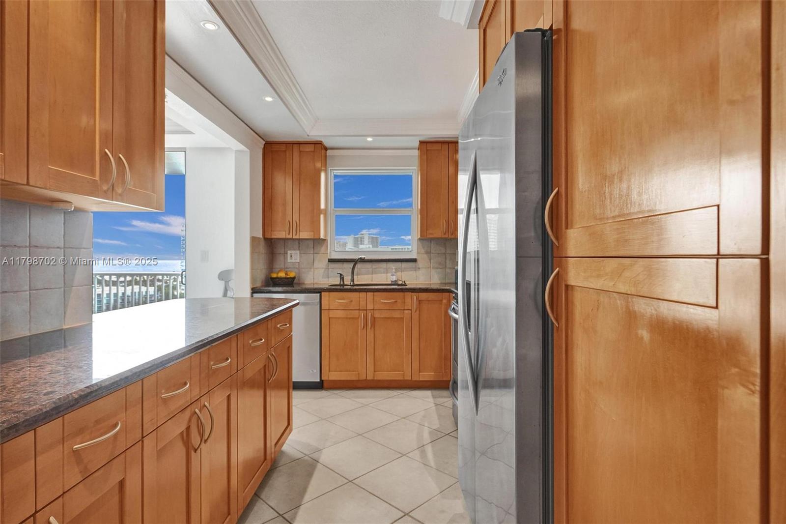 137 Golden Isles Dr #1105, Hallandale Beach, Florida image 23