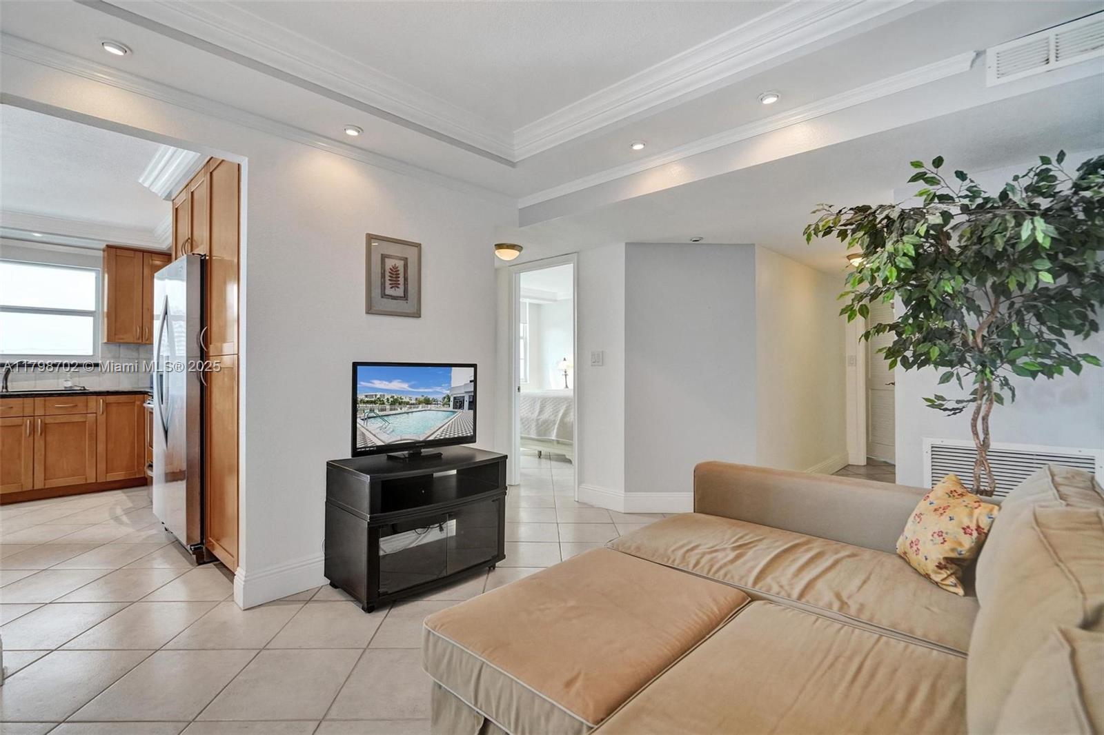 137 Golden Isles Dr #1105, Hallandale Beach, Florida image 29