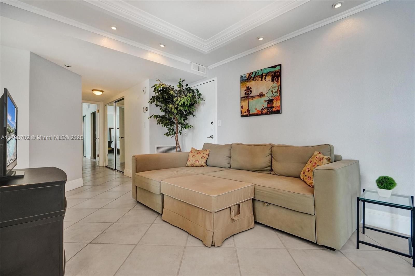 137 Golden Isles Dr #1105, Hallandale Beach, Florida image 30
