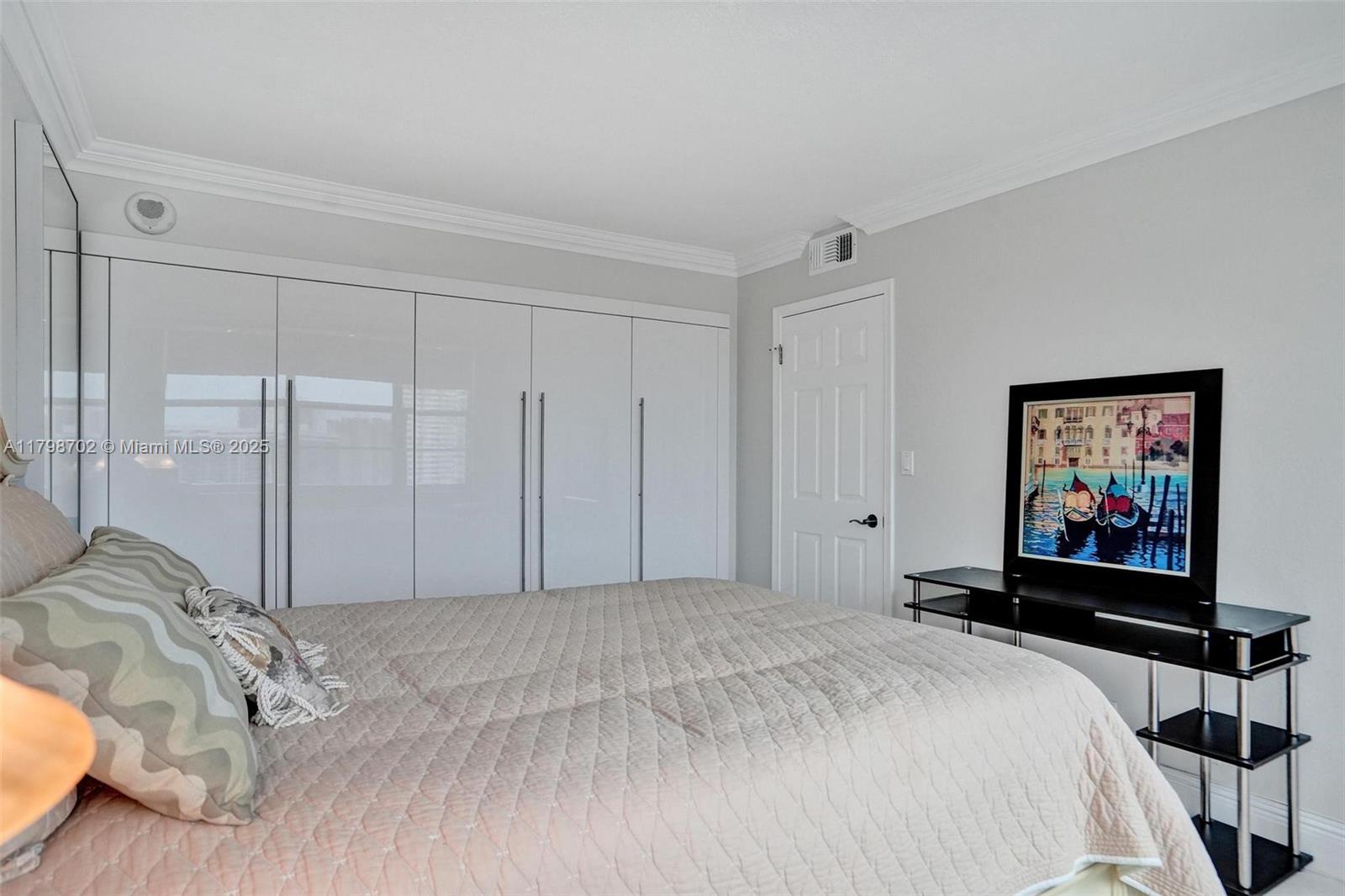 137 Golden Isles Dr #1105, Hallandale Beach, Florida image 33