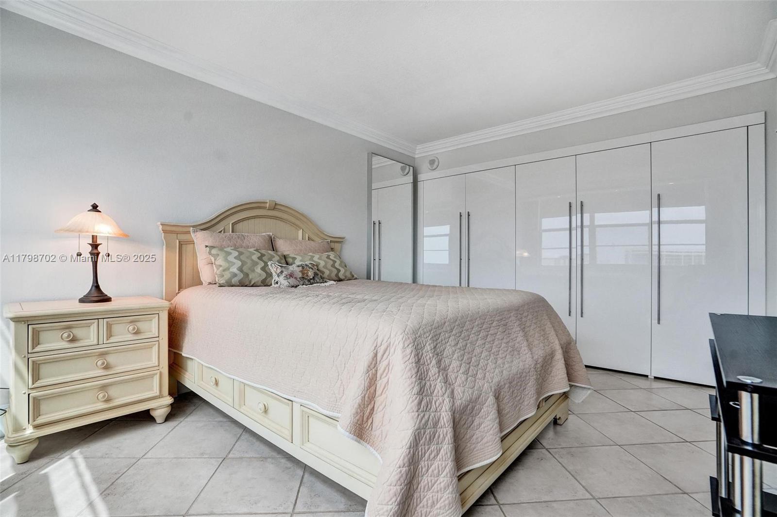 137 Golden Isles Dr #1105, Hallandale Beach, Florida image 34