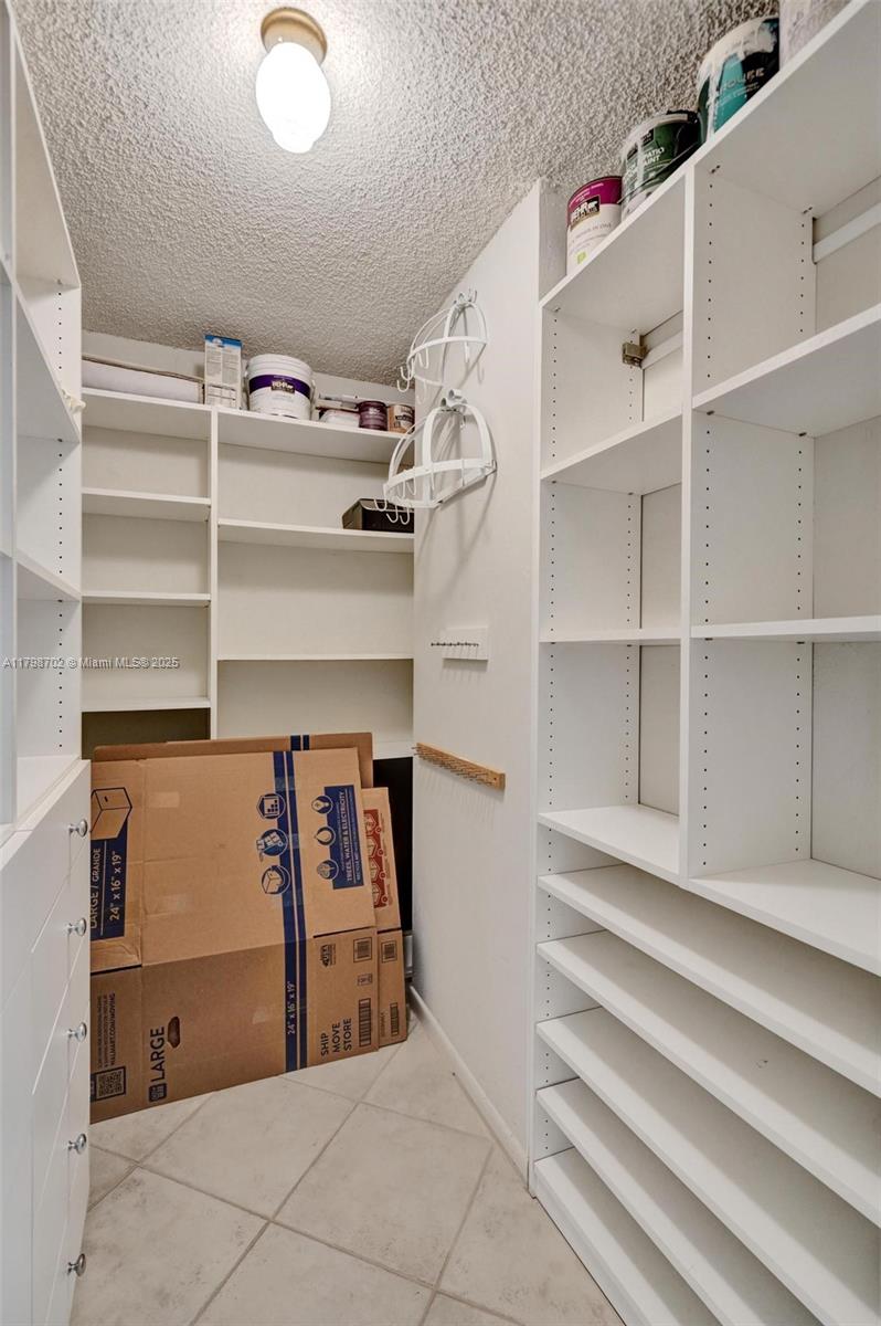 137 Golden Isles Dr #1105, Hallandale Beach, Florida image 37