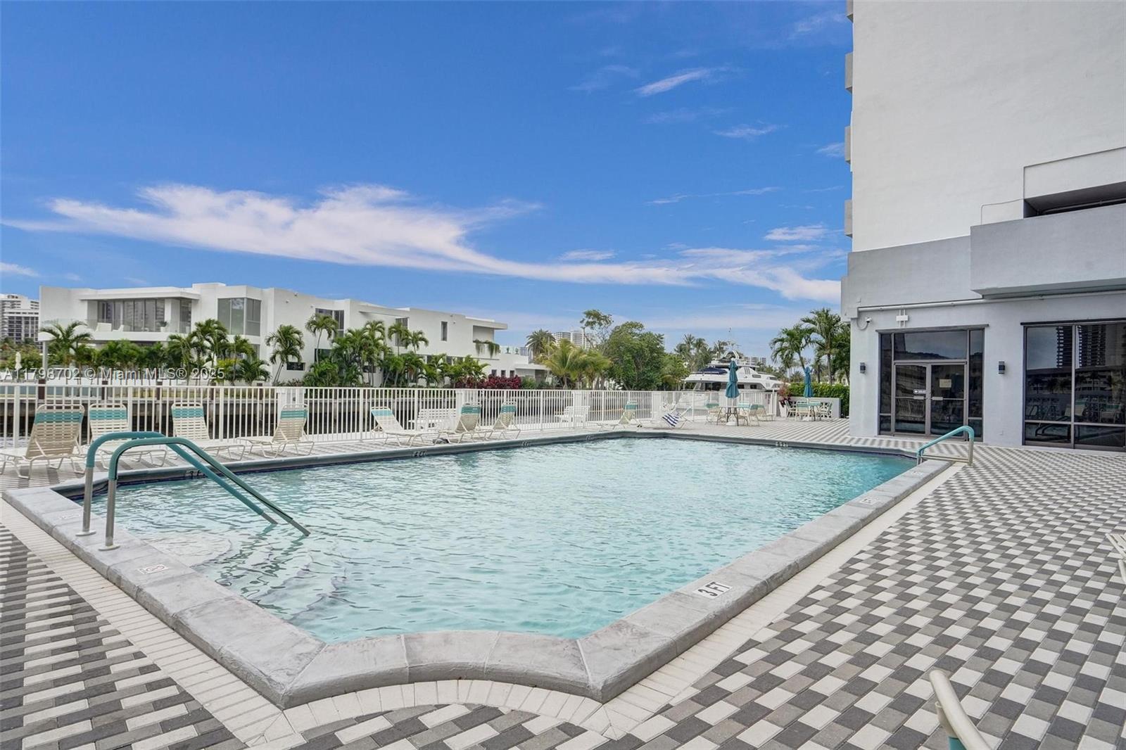 137 Golden Isles Dr #1105, Hallandale Beach, Florida image 40