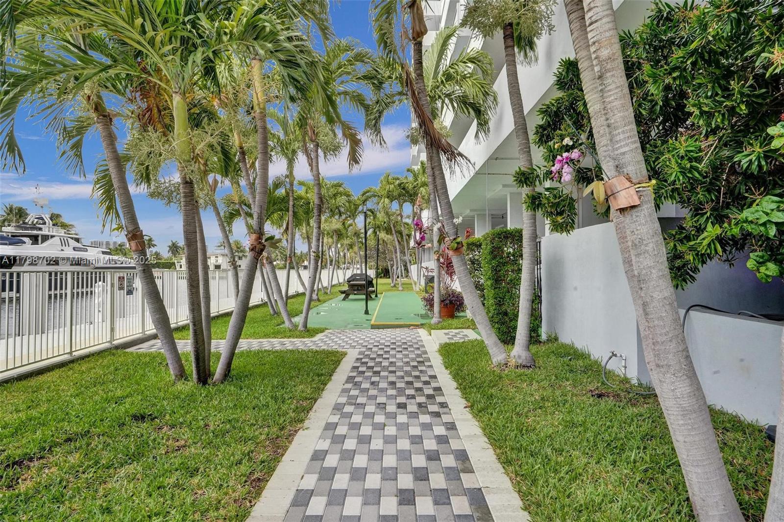 137 Golden Isles Dr #1105, Hallandale Beach, Florida image 44