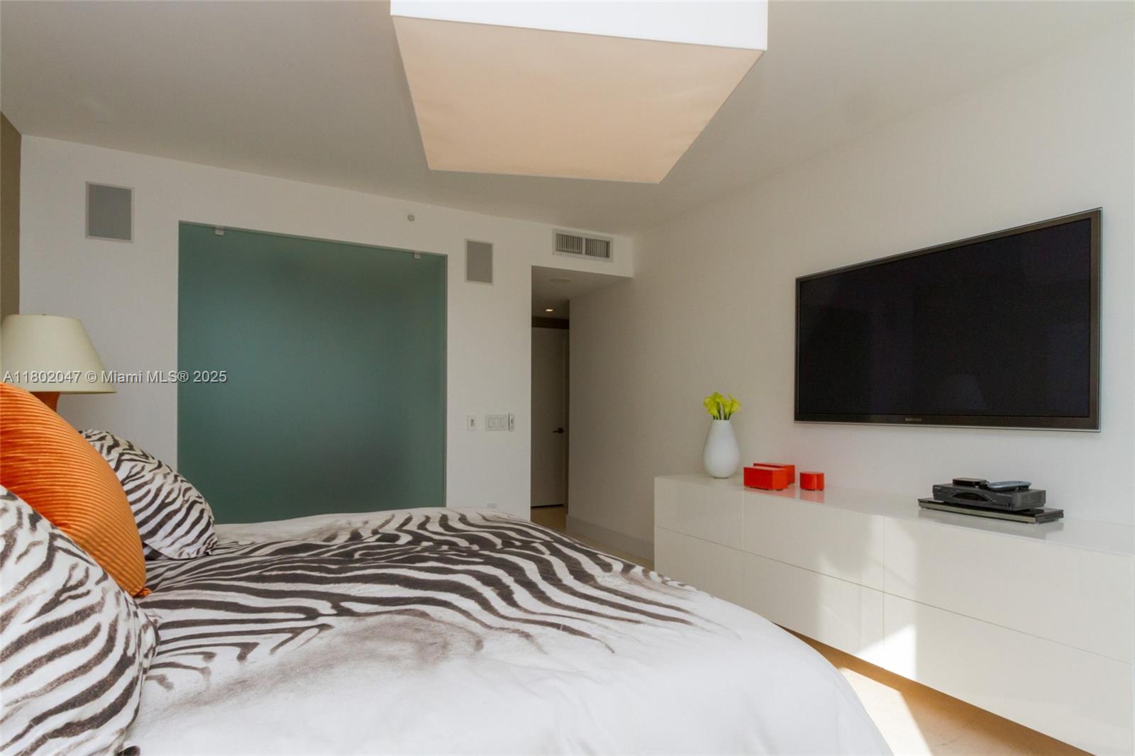 4775 Collins Ave #3203, Miami Beach FL 33140