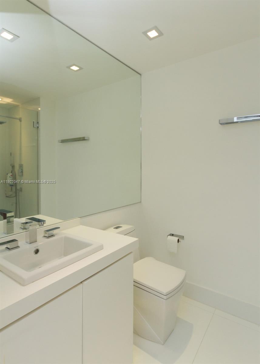 4775 Collins Ave #3203, Miami Beach FL 33140