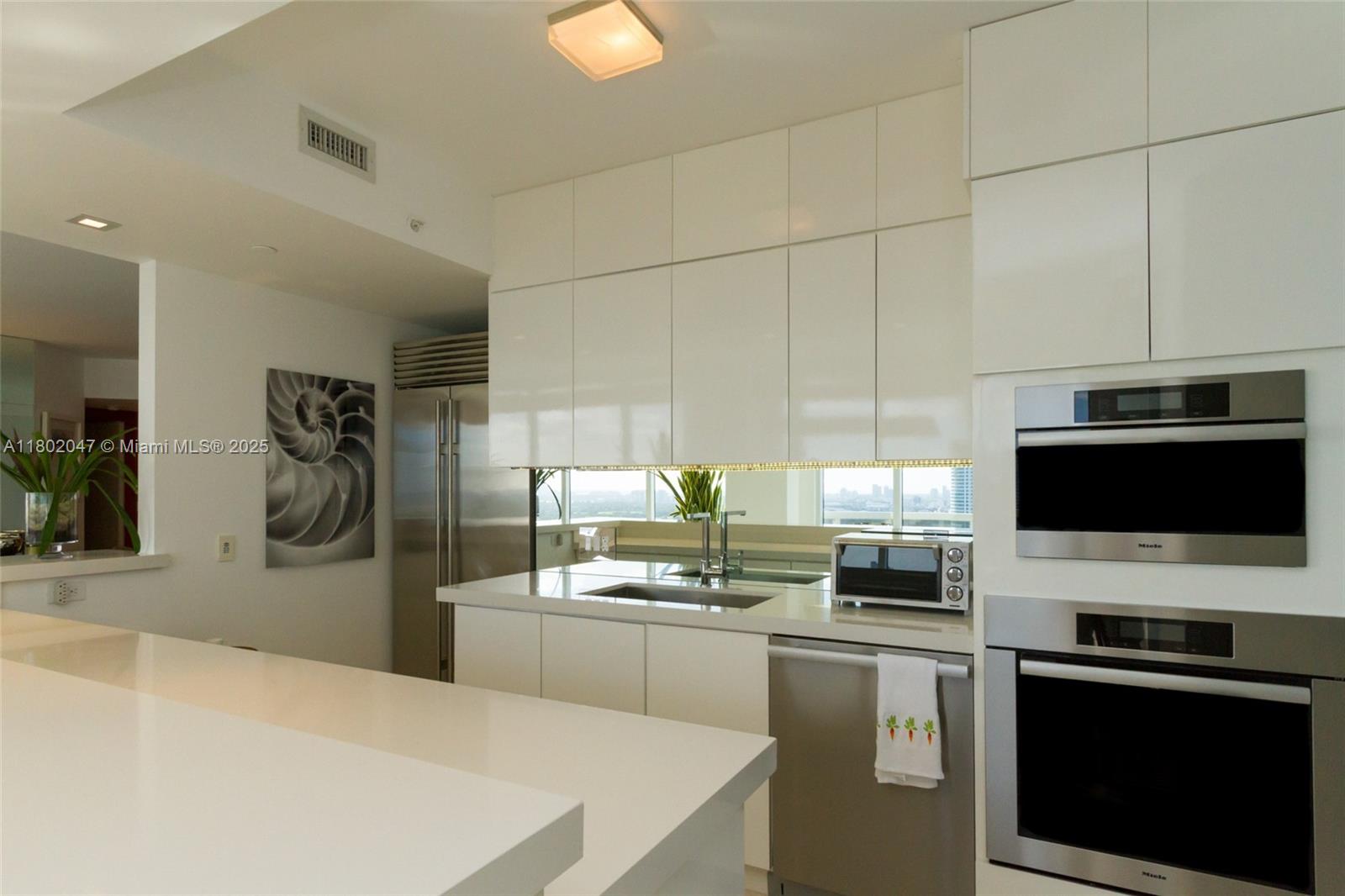 4775 Collins Ave #3203, Miami Beach FL 33140