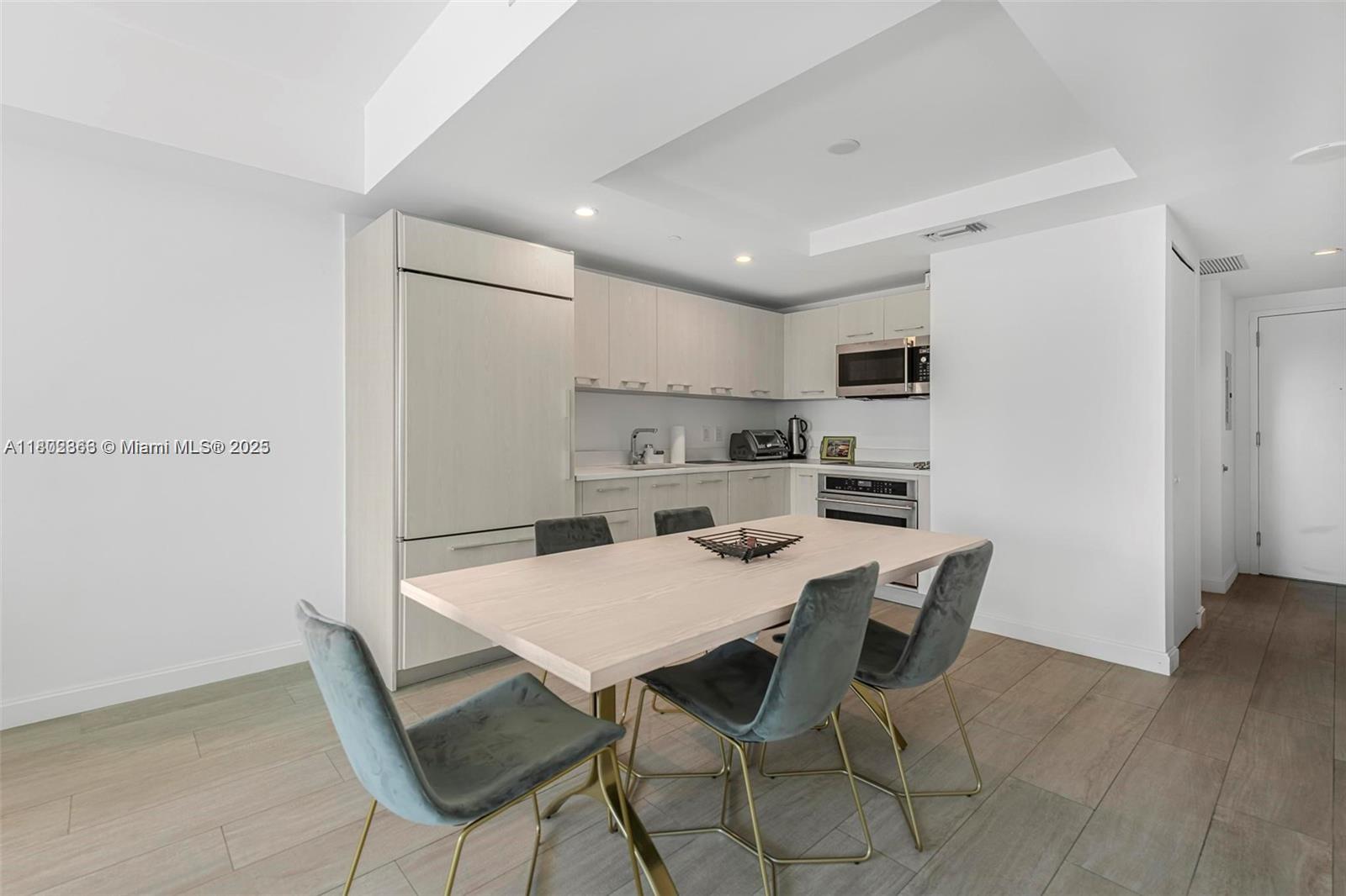 45 SW 9th St #2605, Miami FL 33130