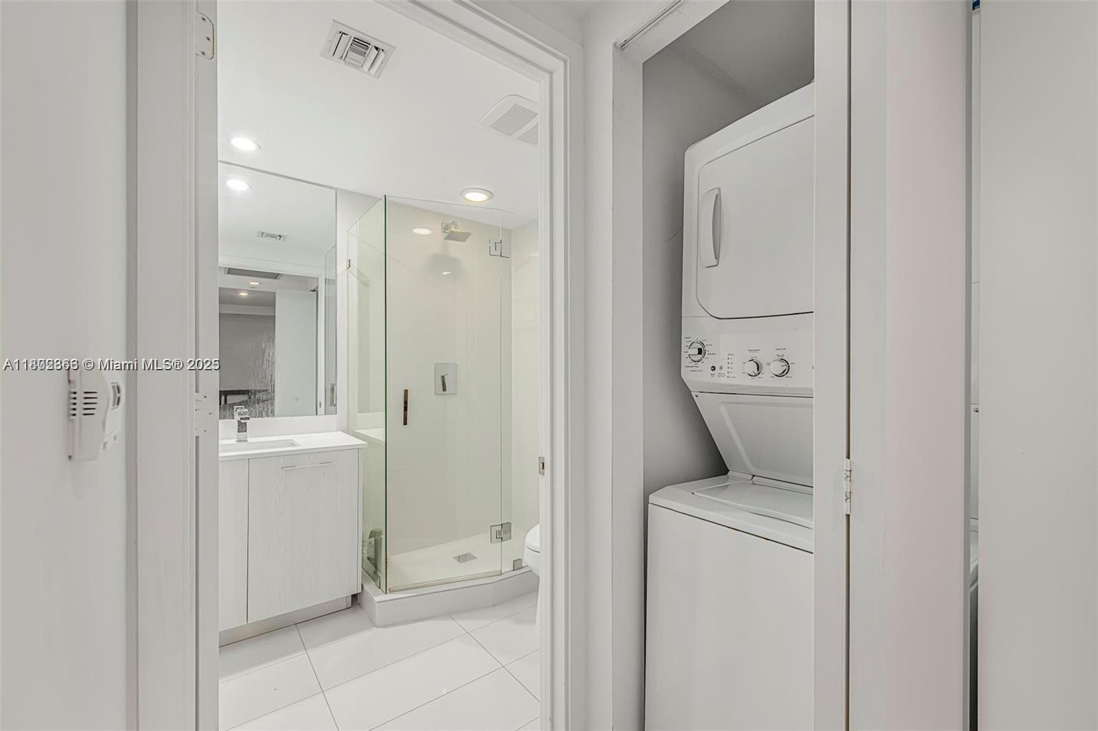 45 SW 9th St #2605, Miami FL 33130