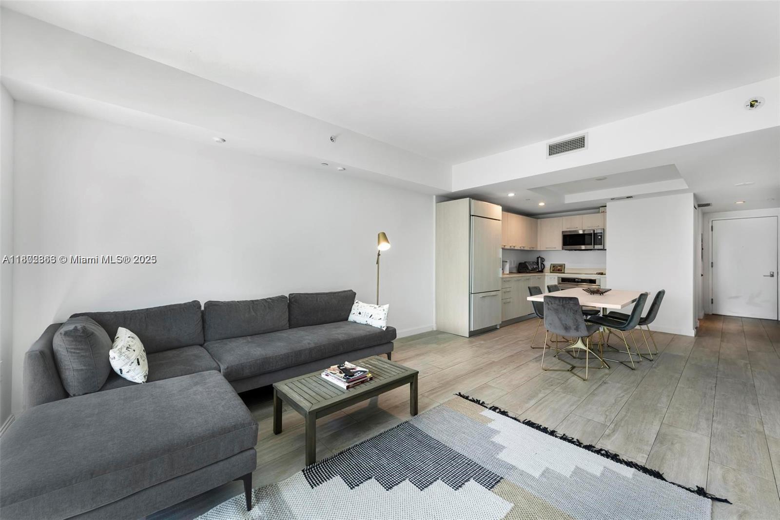 45 SW 9th St #2605, Miami FL 33130