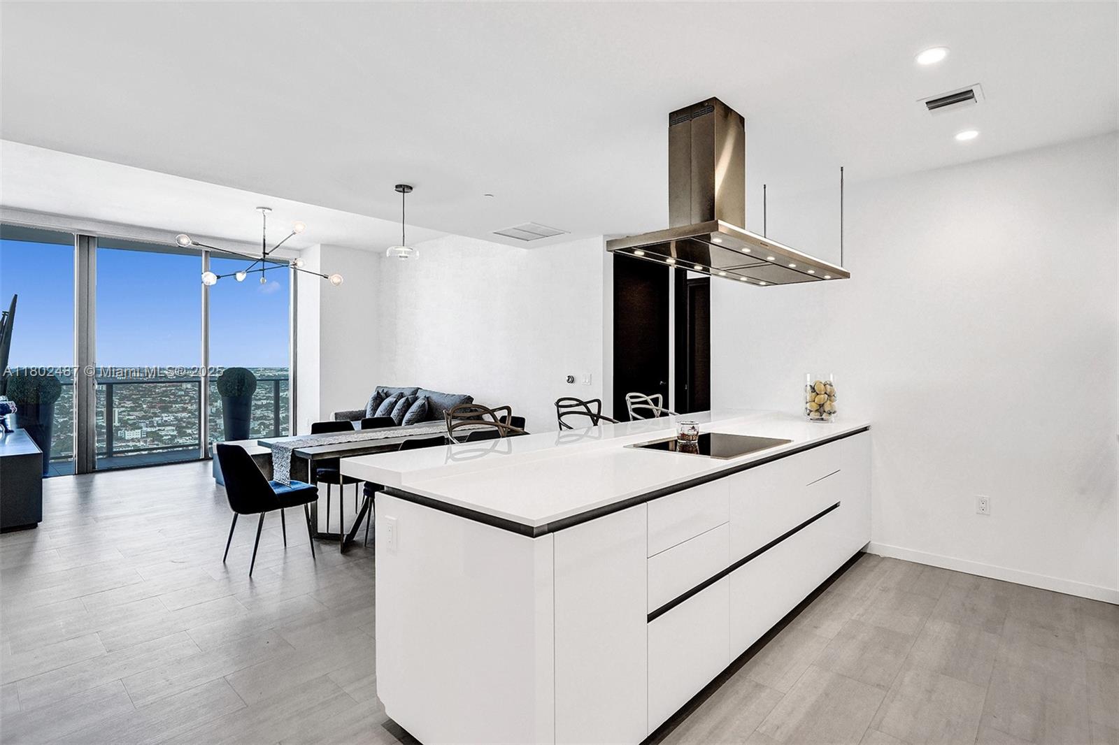 1000 Brickell Plaza #PH5106, Miami FL 33131
