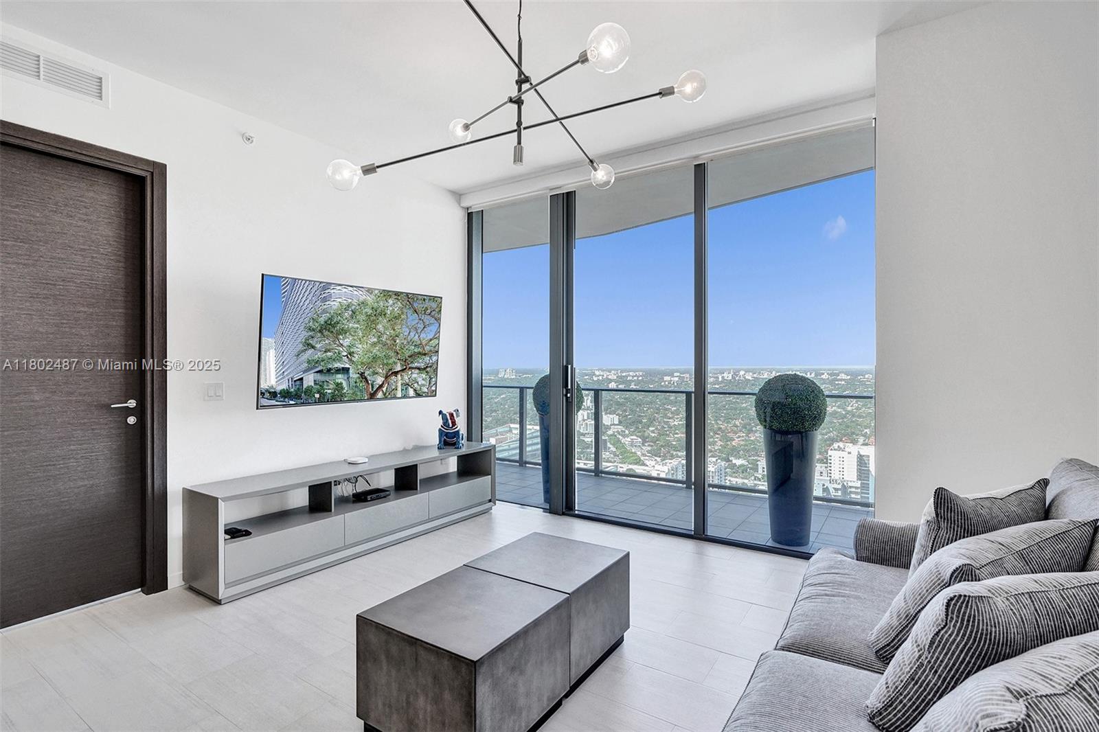 1000 Brickell Plaza #PH5106, Miami FL 33131