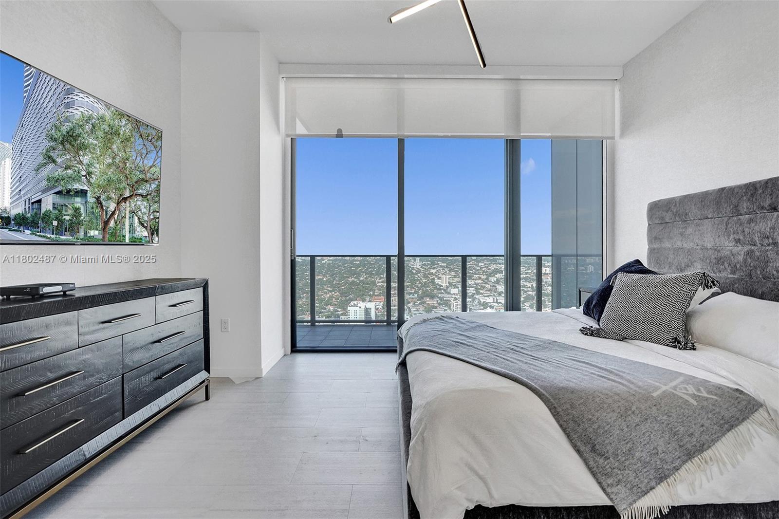 1000 Brickell Plaza #PH5106, Miami FL 33131