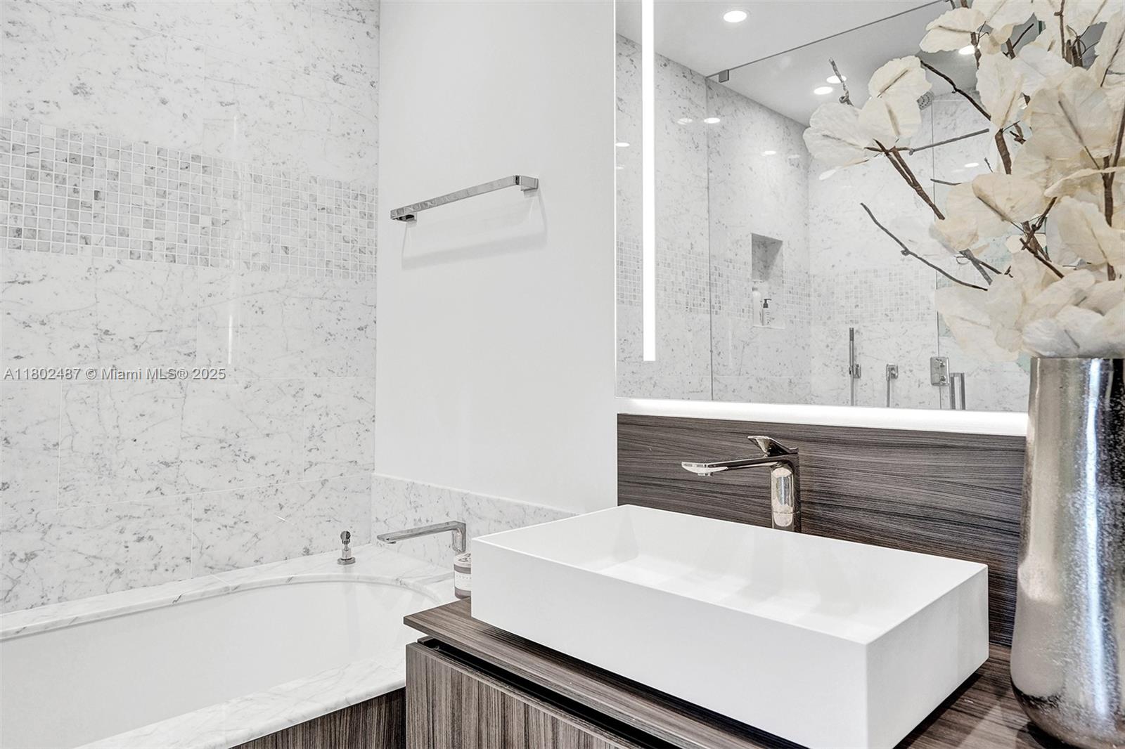 1000 Brickell Plaza #PH5106, Miami FL 33131