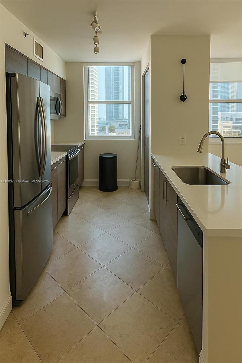 1155 Brickell Bay Dr #1101, Miami FL 33131
