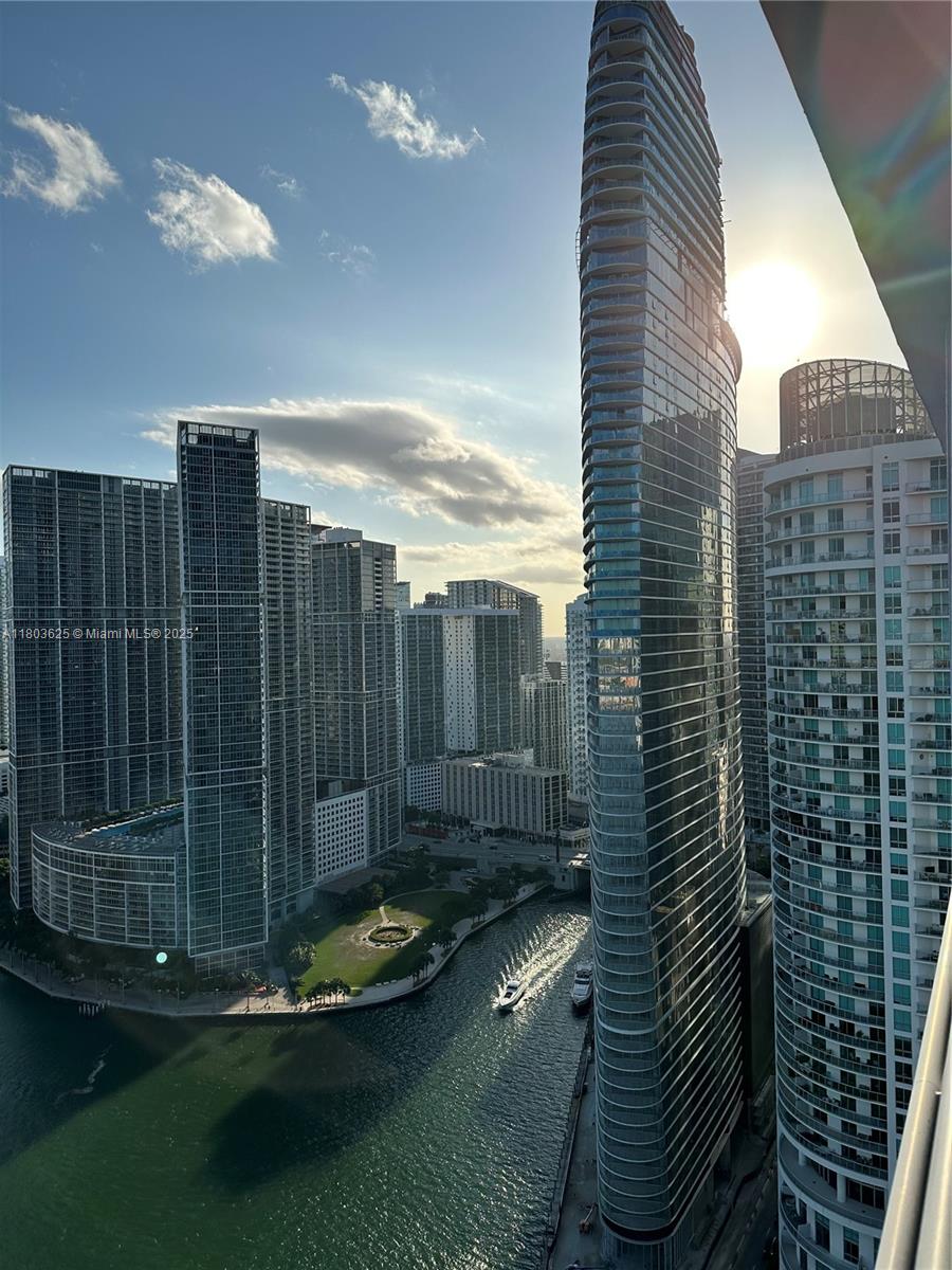 325 S Biscayne Blvd #4119, Miami FL 33131