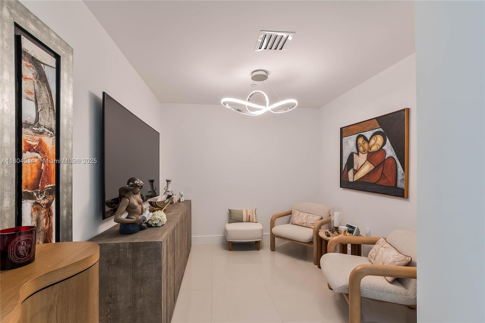 900 Biscayne Blvd #3710, Miami FL 33132