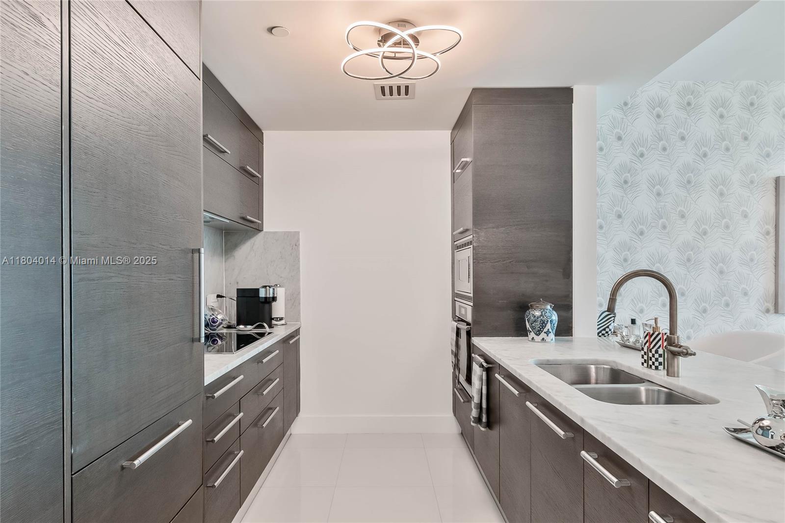 900 Biscayne Blvd #3710, Miami FL 33132