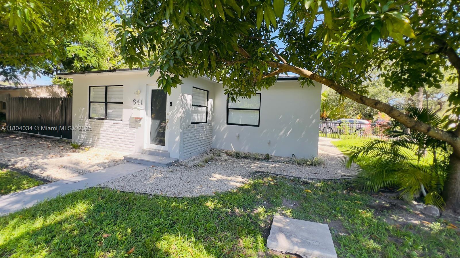 841 S 24th Ave A