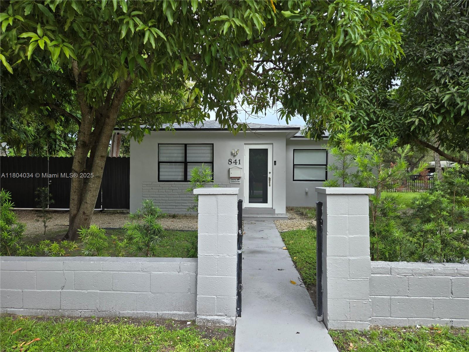 841 S 24th Ave A