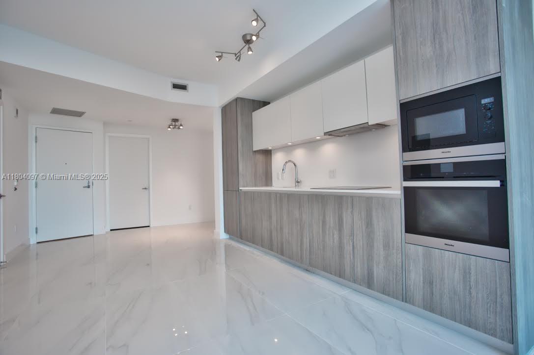 2900 NE 7th Ave #1208, Miami FL 33137